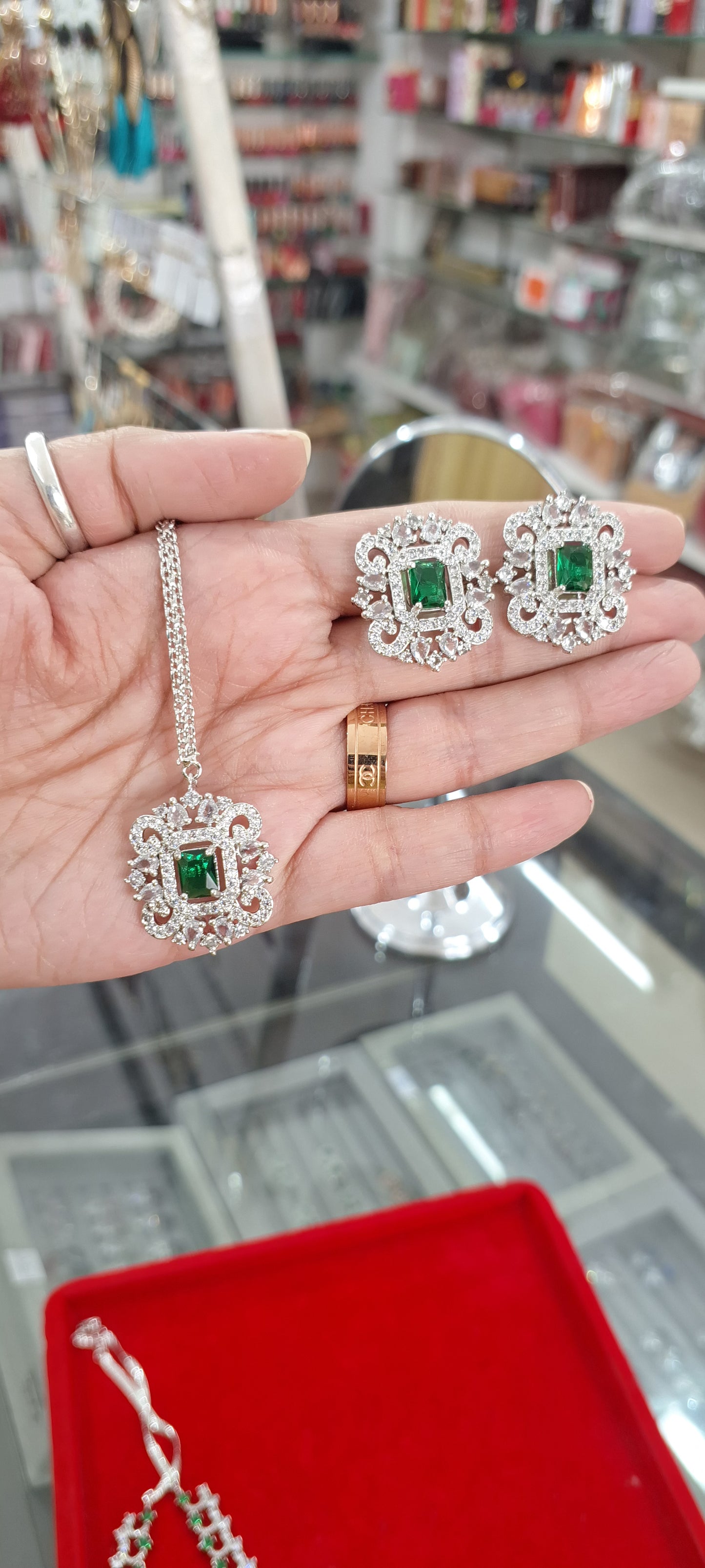 Nita Ambani AD Jewellery Set