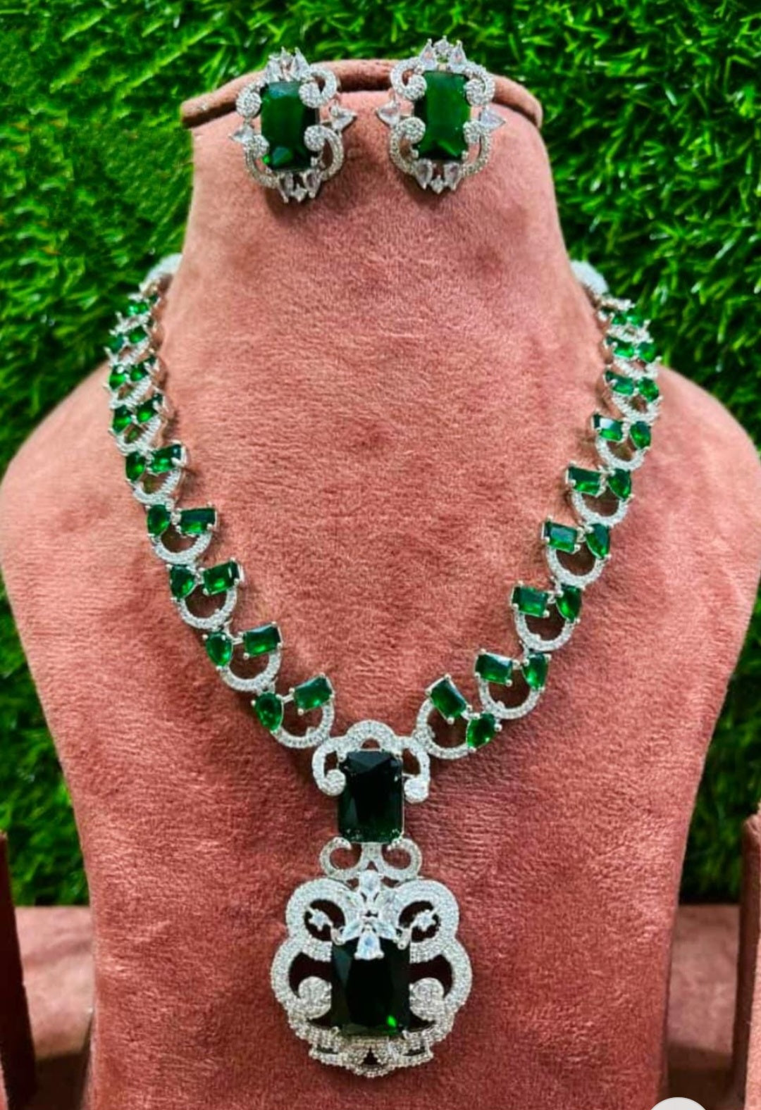 Nita Ambani AD Jewellery Set
