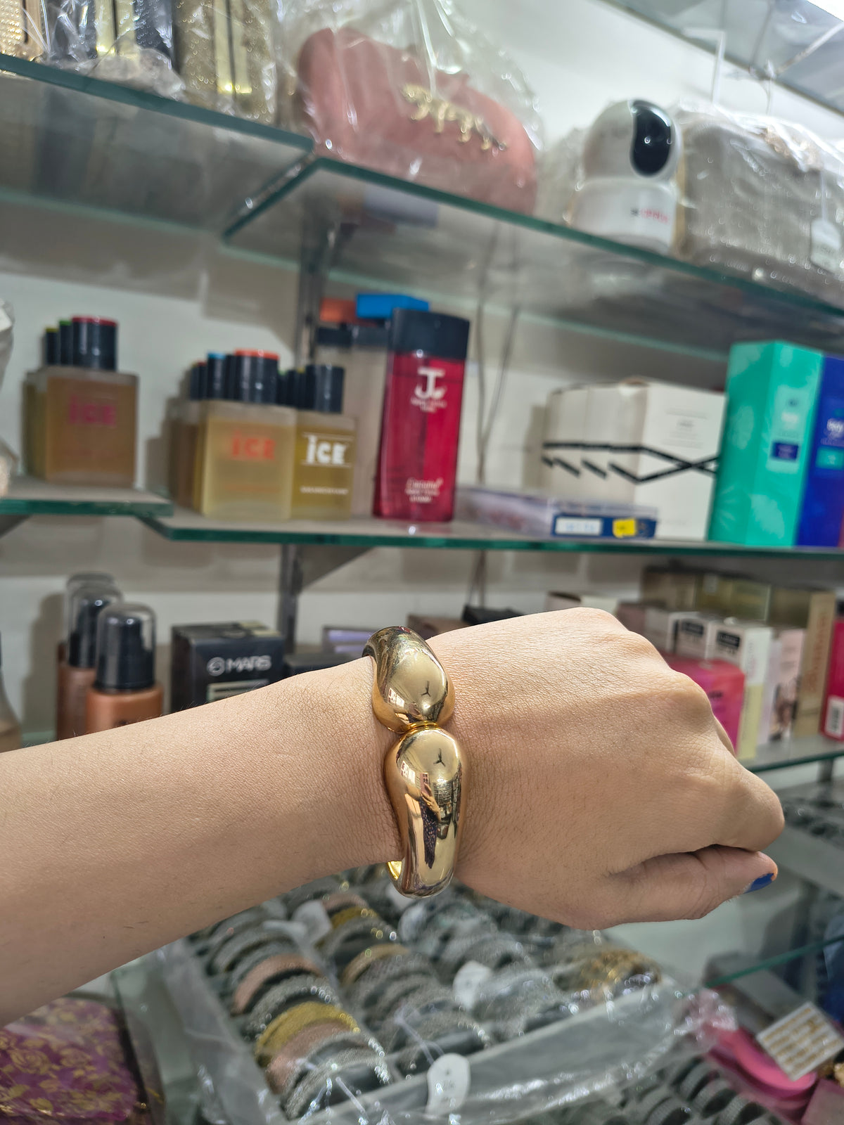 Premium Quality 

Anti- Tarnish Bracelet
